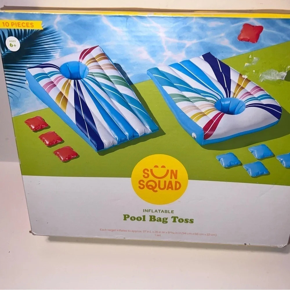 Sun Squad, NWT, inflatable pool bag toss.‎ 2 targets 8 toss bags included. 37x26